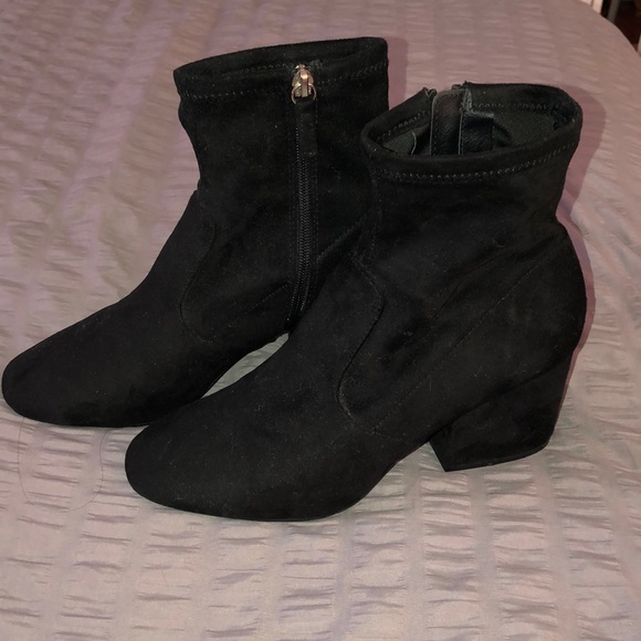 Steve Madden Black Suede Booties Size 8.5! - Picture 1 of 3